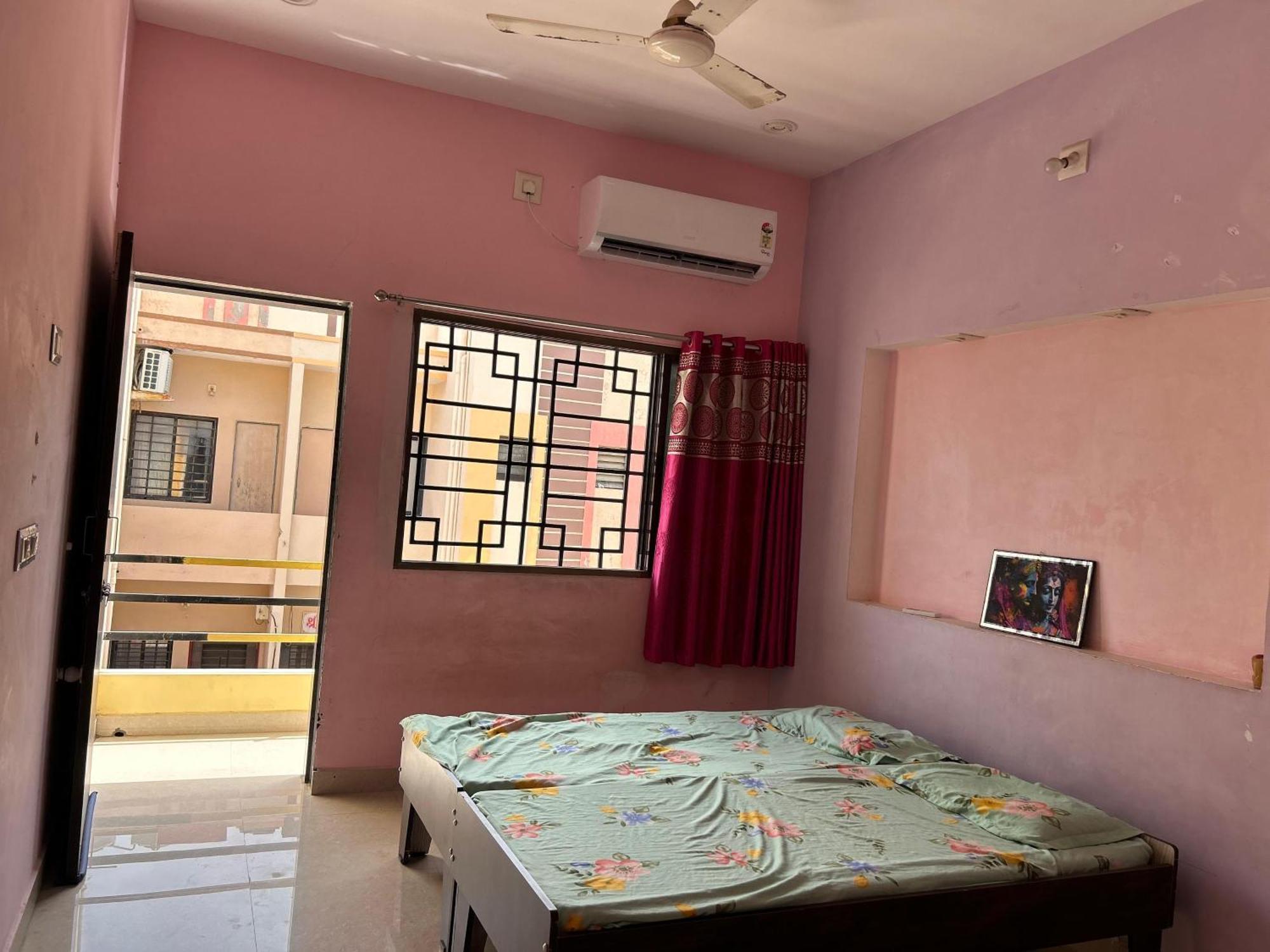 Dwarka Home Stay 部屋 写真