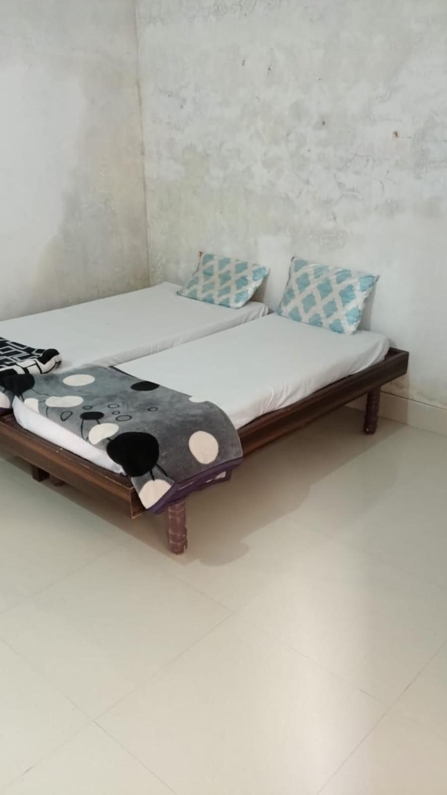 Dwarka Home Stay エクステリア 写真