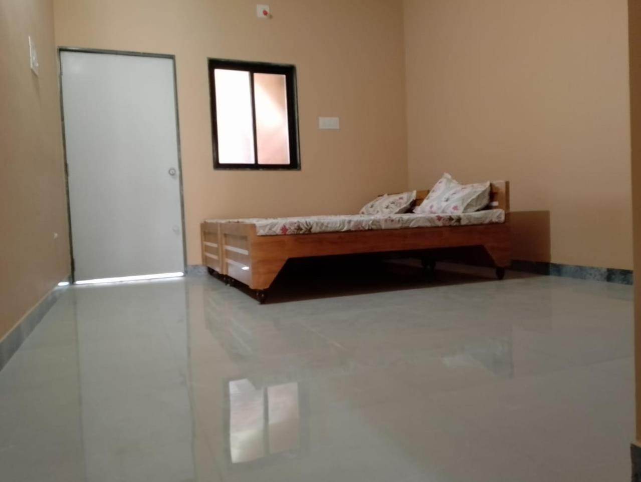 Dwarka Home Stay エクステリア 写真