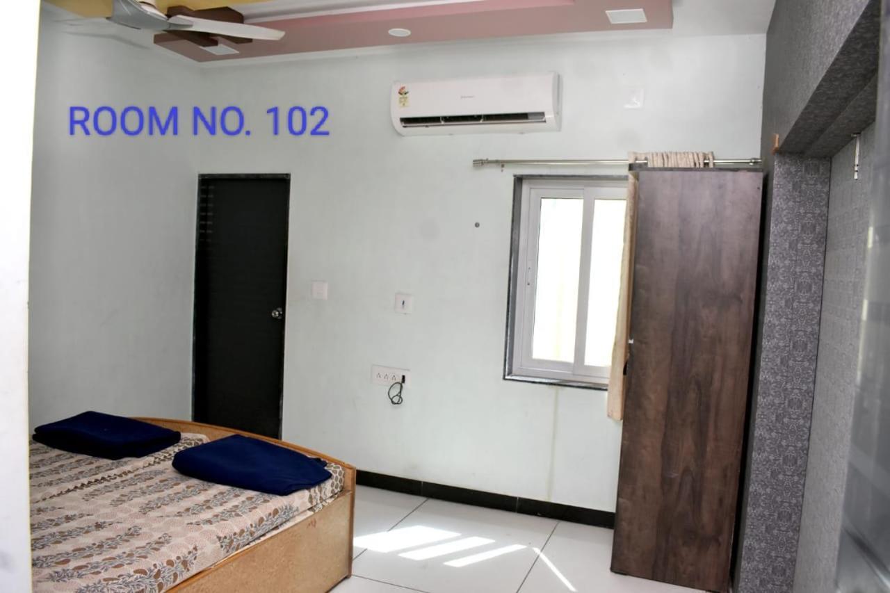 Dwarka Home Stay エクステリア 写真