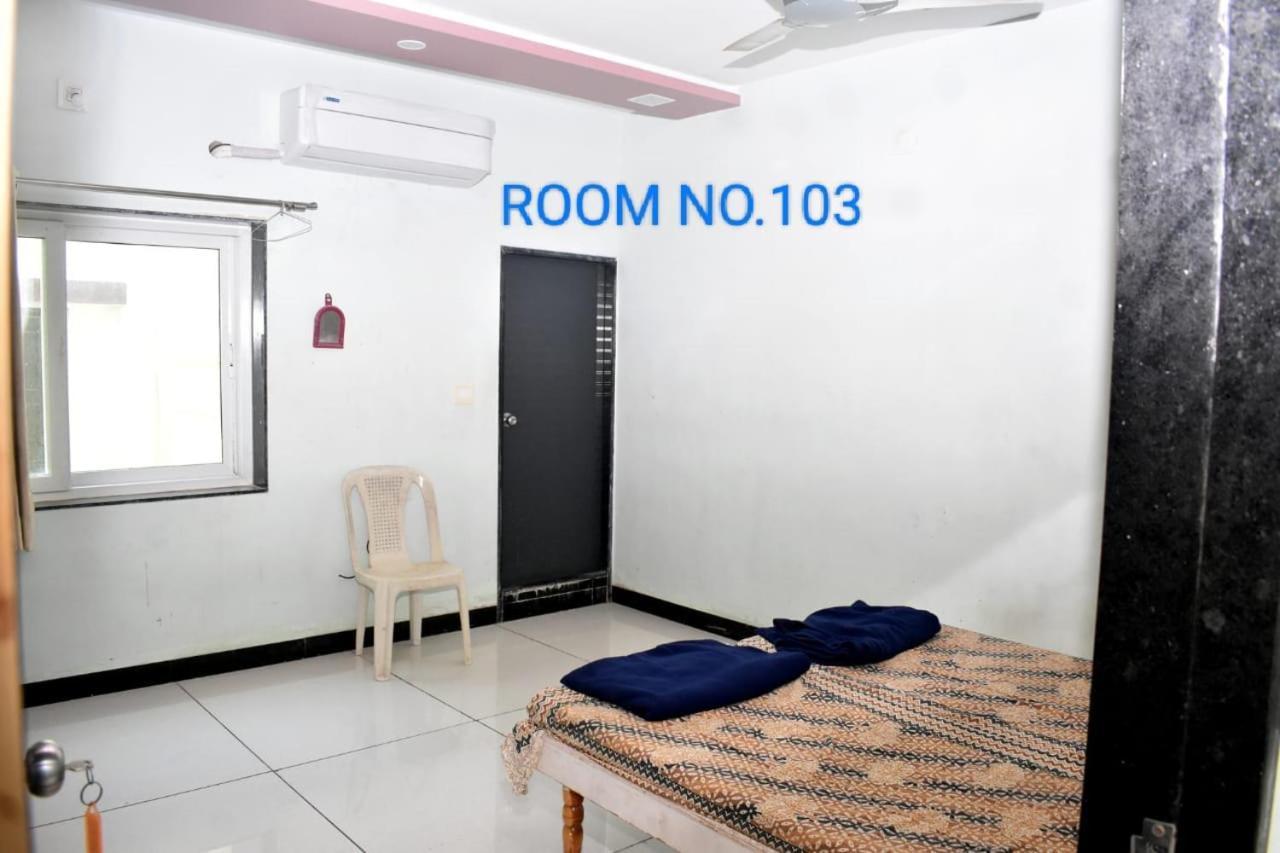Dwarka Home Stay エクステリア 写真