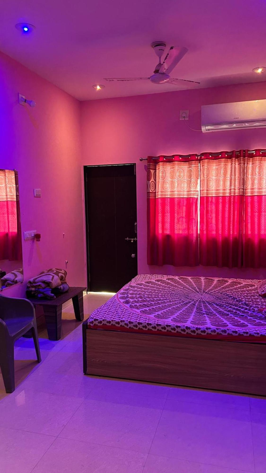 Dwarka Home Stay エクステリア 写真