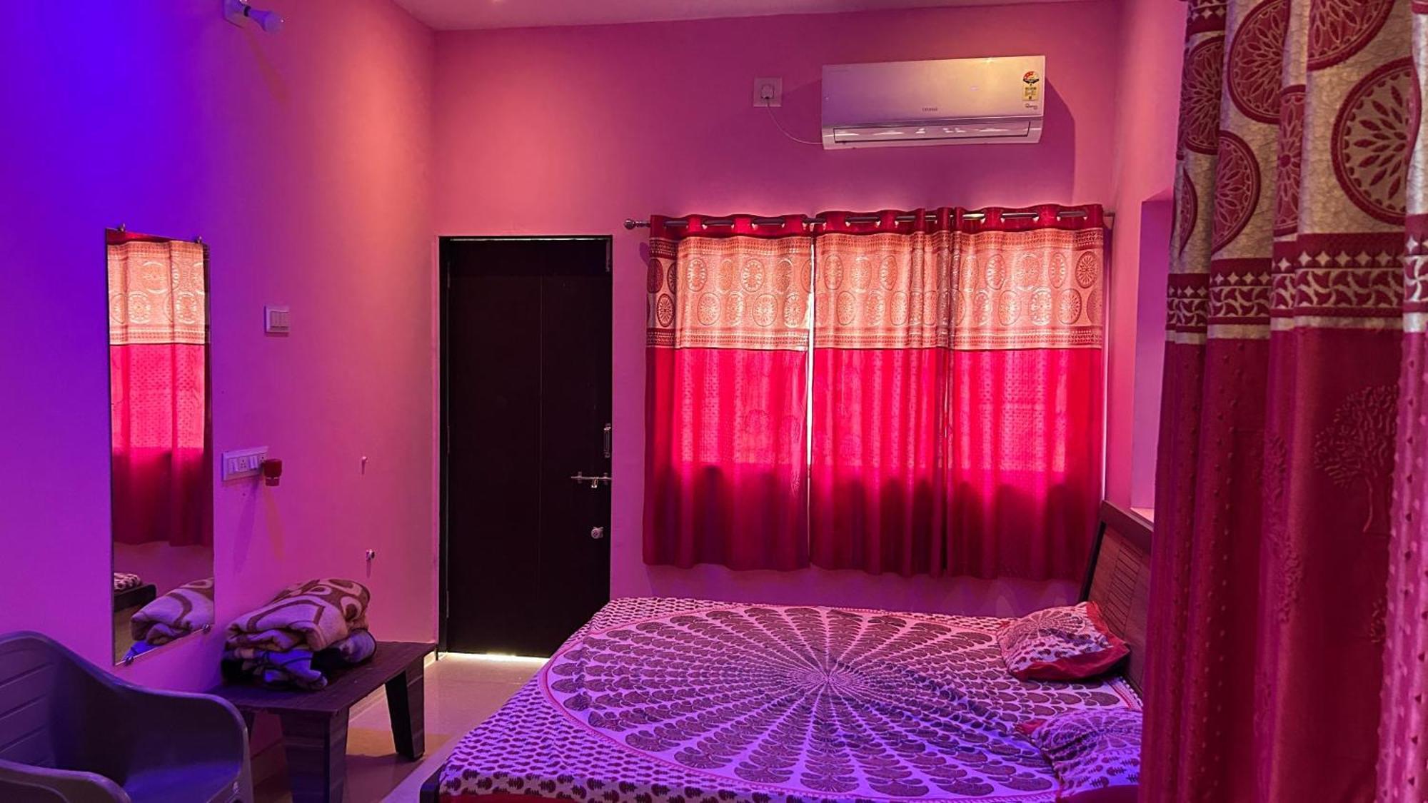 Dwarka Home Stay エクステリア 写真