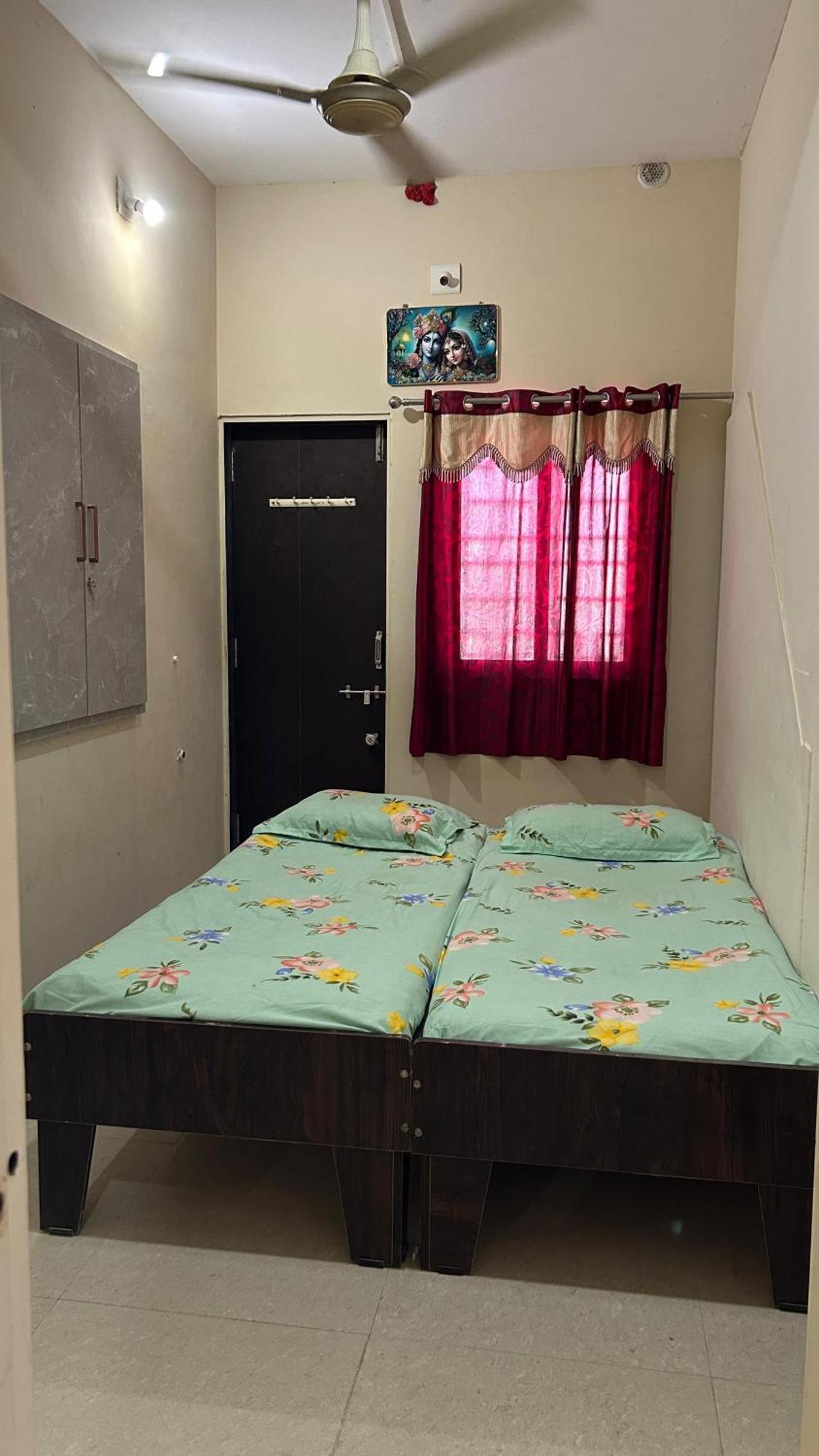 Dwarka Home Stay エクステリア 写真