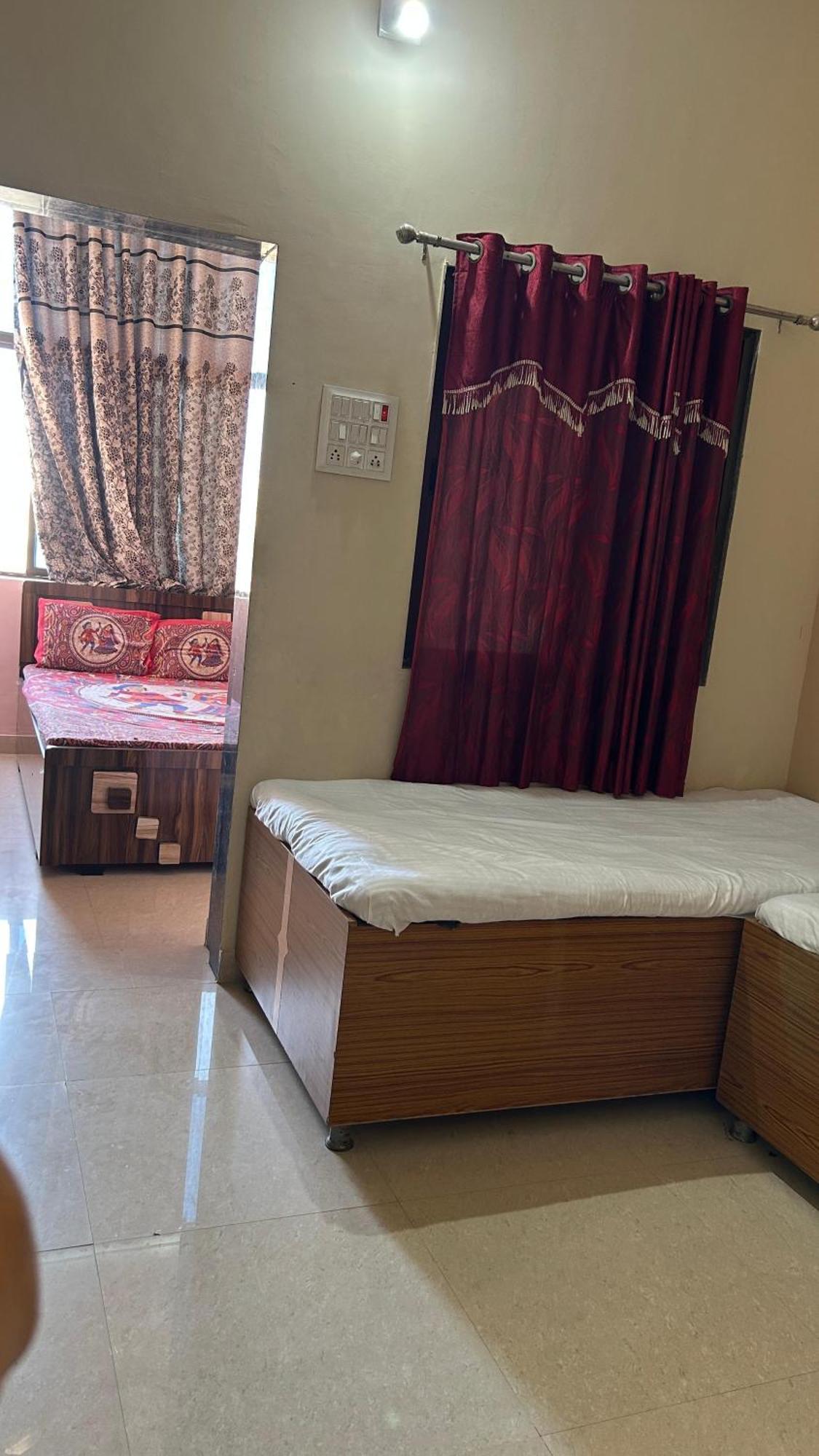Dwarka Home Stay エクステリア 写真