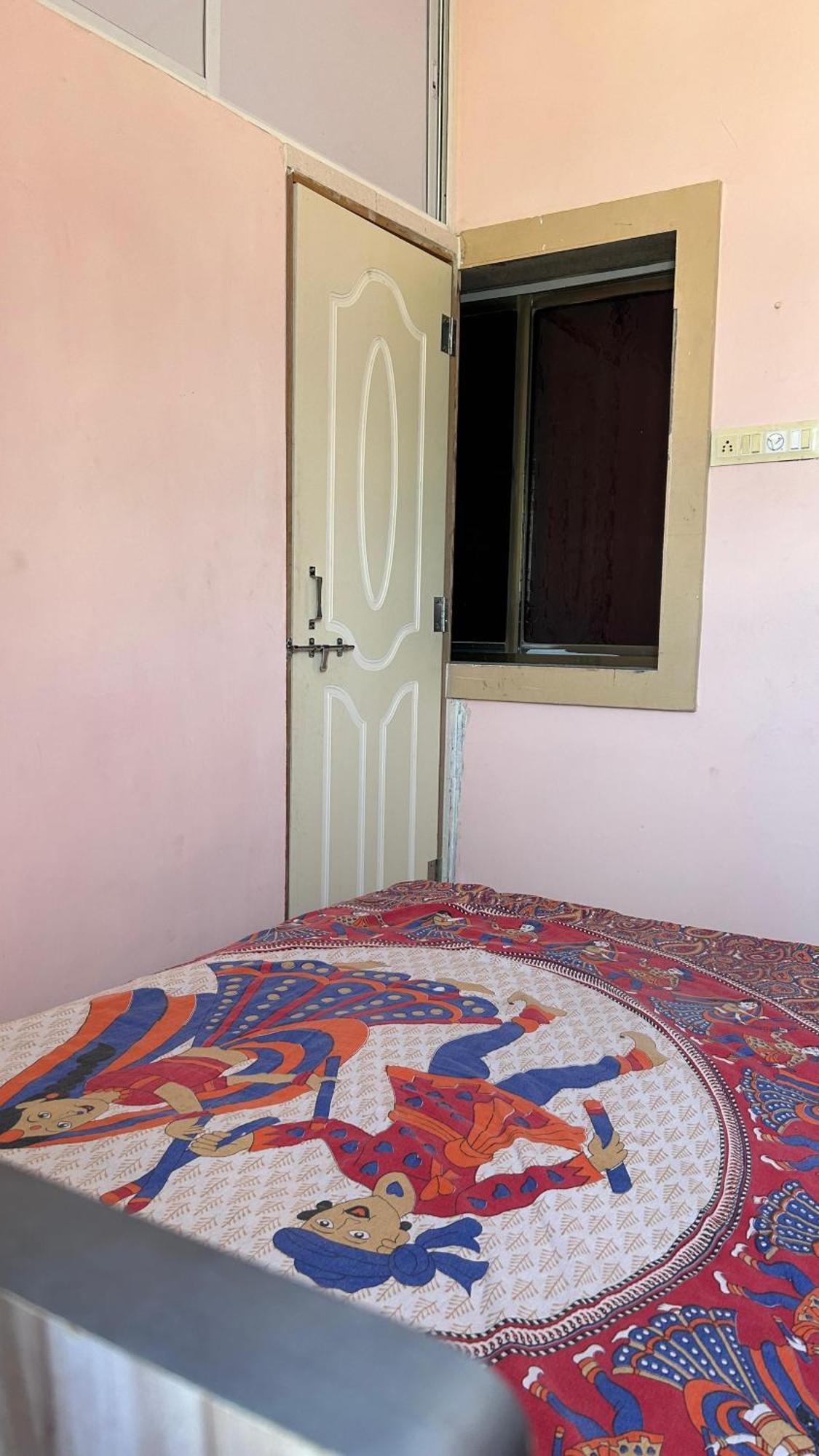 Dwarka Home Stay エクステリア 写真