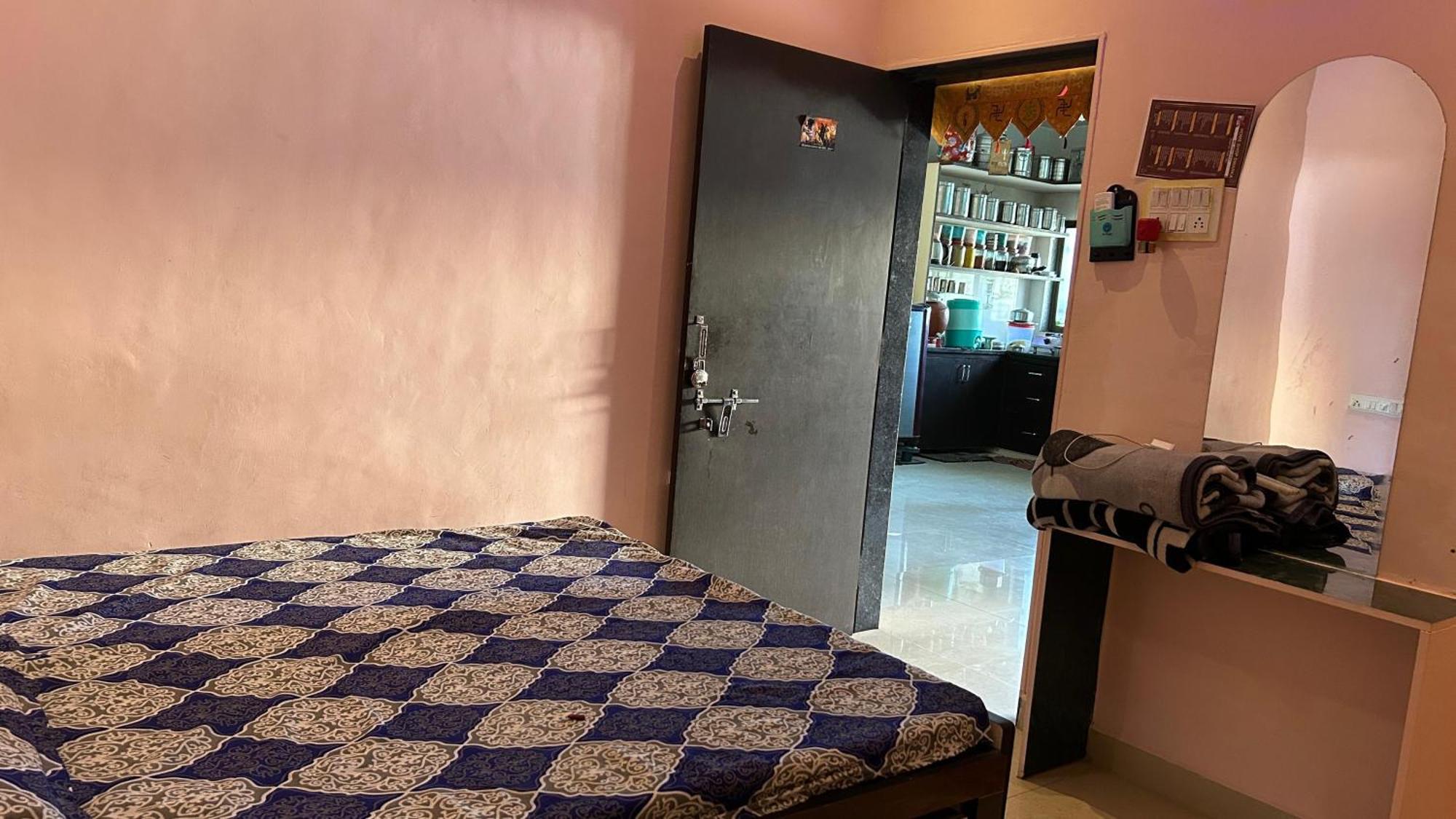 Dwarka Home Stay エクステリア 写真