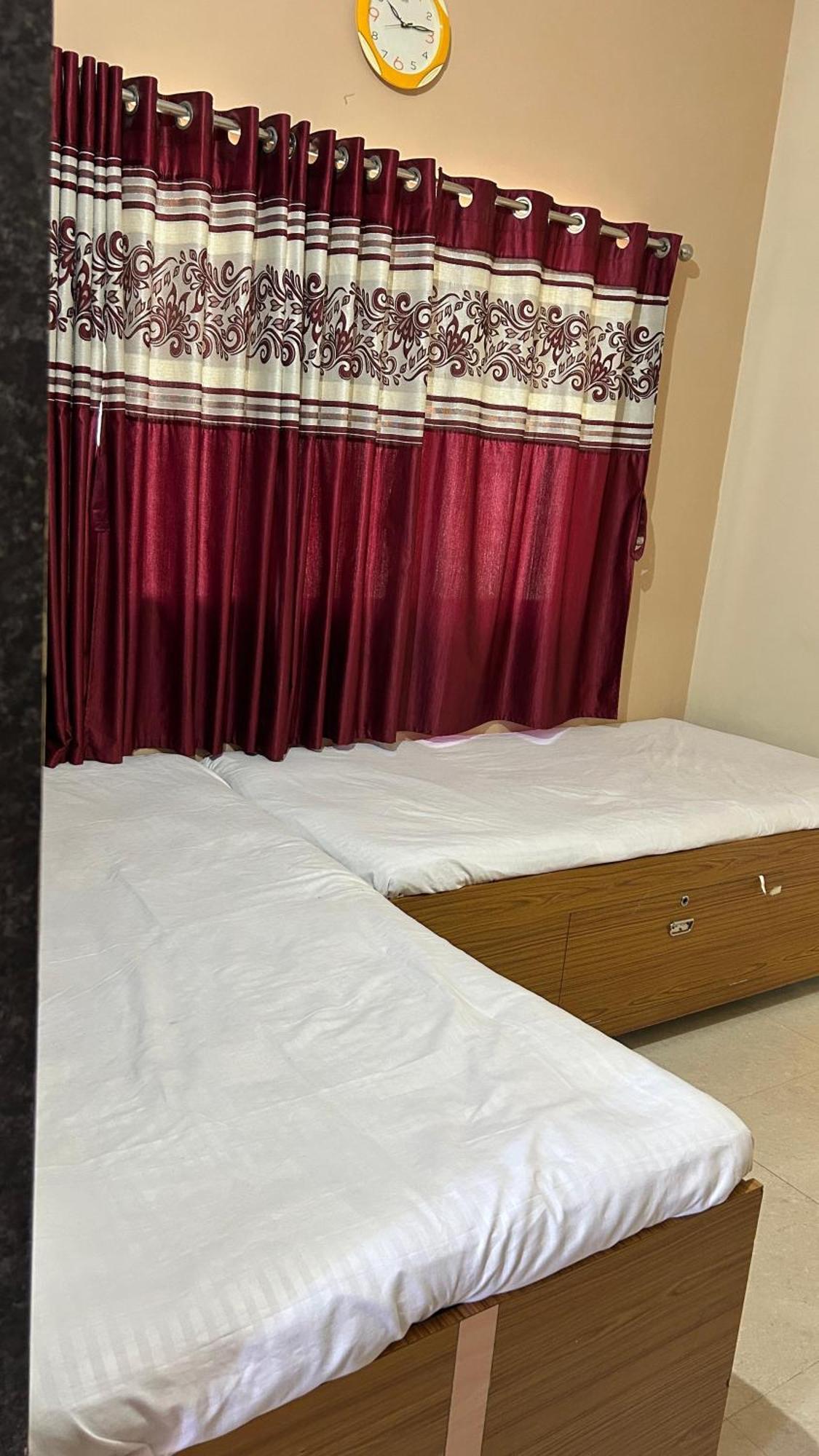 Dwarka Home Stay エクステリア 写真